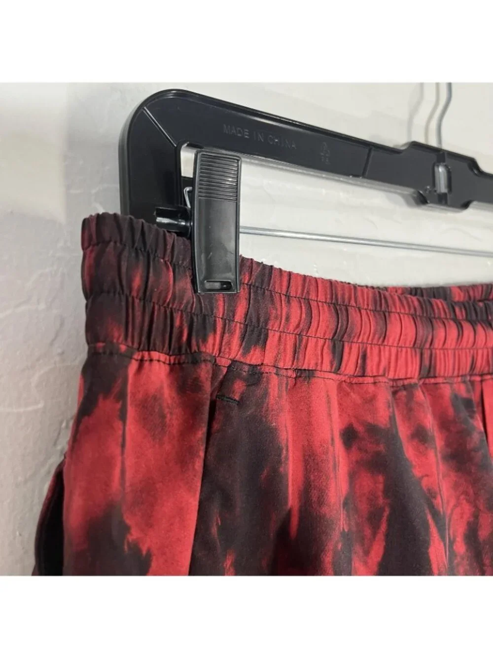 Lululemon Shorts Mens Large Red Tie Dye 7 Inseam Athletic Lined Running Gym